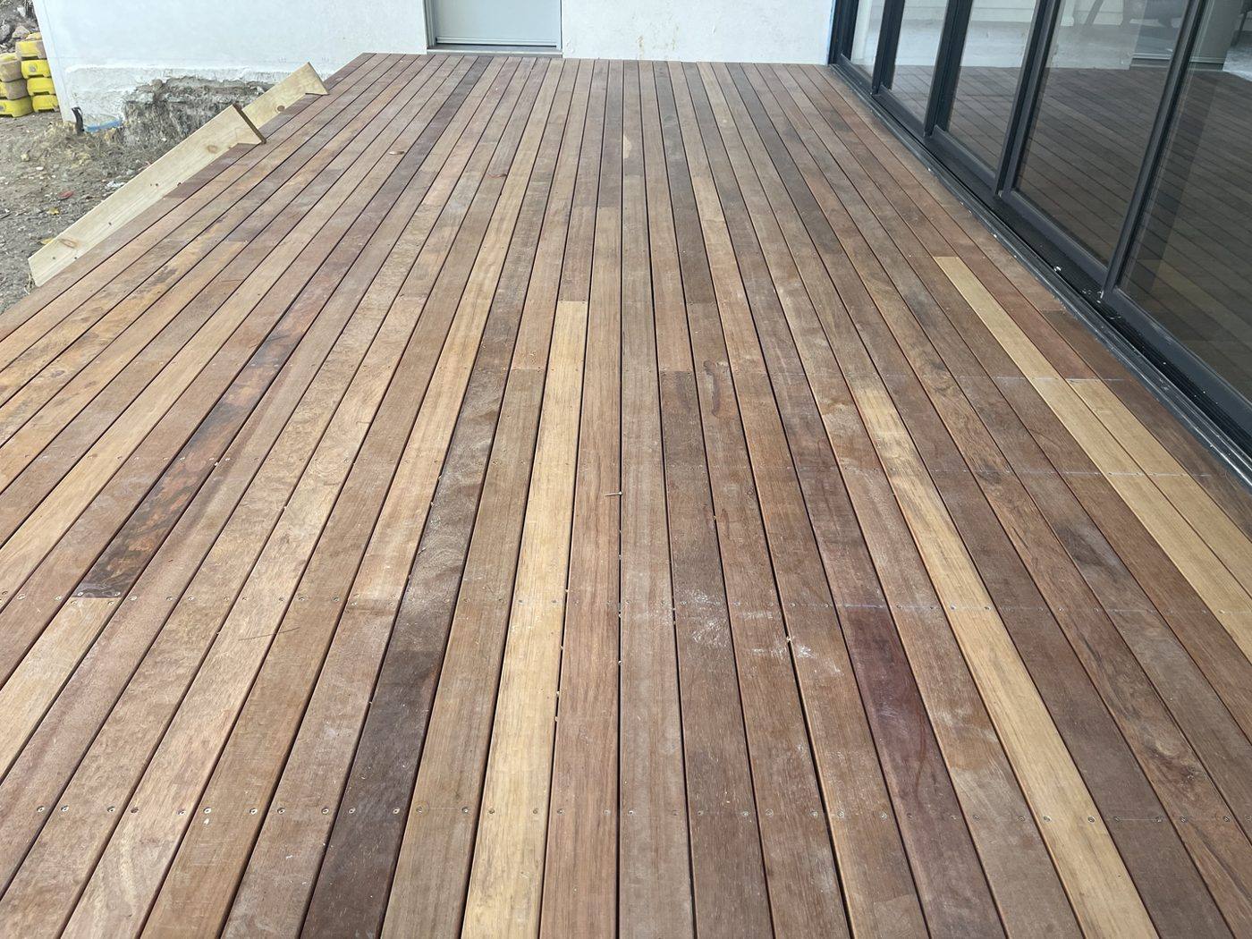 Top-down view of the finished spotted-gum hardwood deck boards at the rear of the home by Loel Homes
